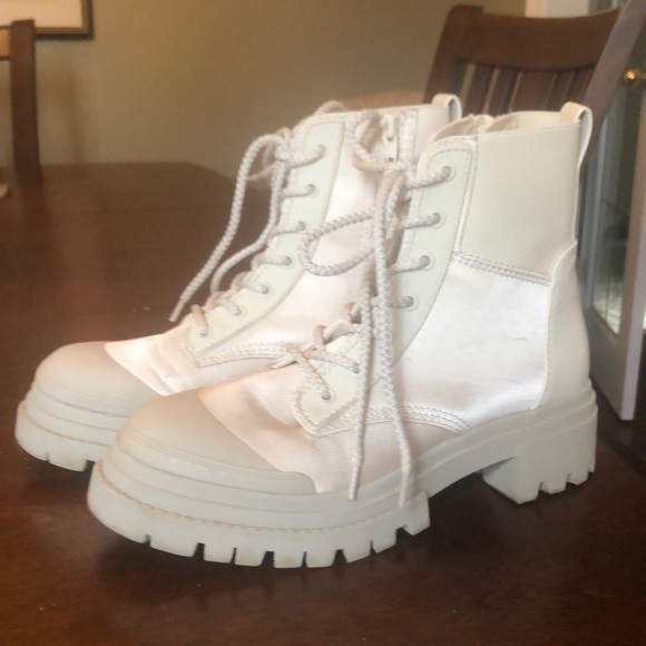 Lug sole Boots - Picture 1 of 10